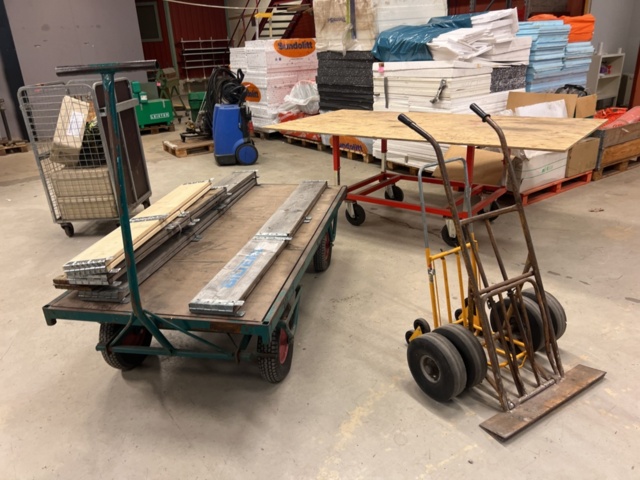 1431532-1 Material carts, warehouse carts, rolling tables, etc.
