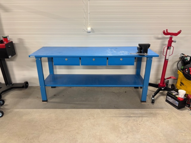 1372690-1 Arbetsbänk med skruvstäd – 200 x 65 cm