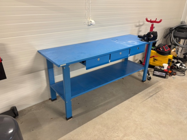 1372690-2 Arbetsbänk med skruvstäd – 200 x 65 cm