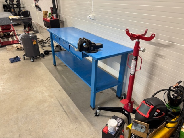 1372690-3 Arbetsbänk med skruvstäd – 200 x 65 cm