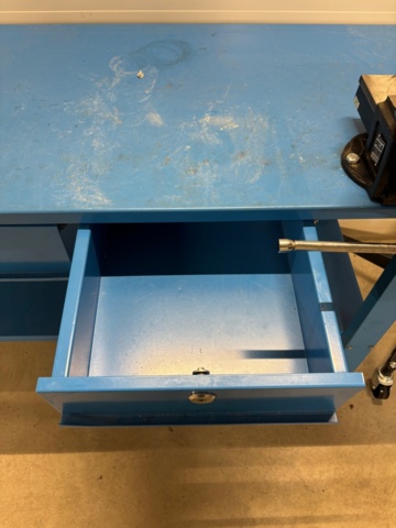 1372690-4 Arbetsbänk med skruvstäd – 200 x 65 cm