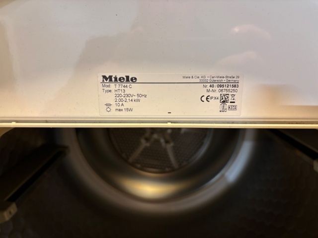 1372692-6 Tvättmaskin och torktumlare - Bosch WAT286M8SN och Miele T7744C