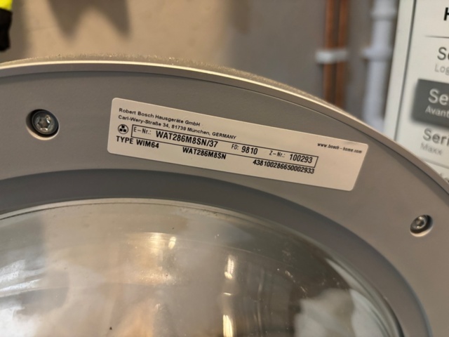 1372692-7 Tvättmaskin och torktumlare - Bosch WAT286M8SN och Miele T7744C