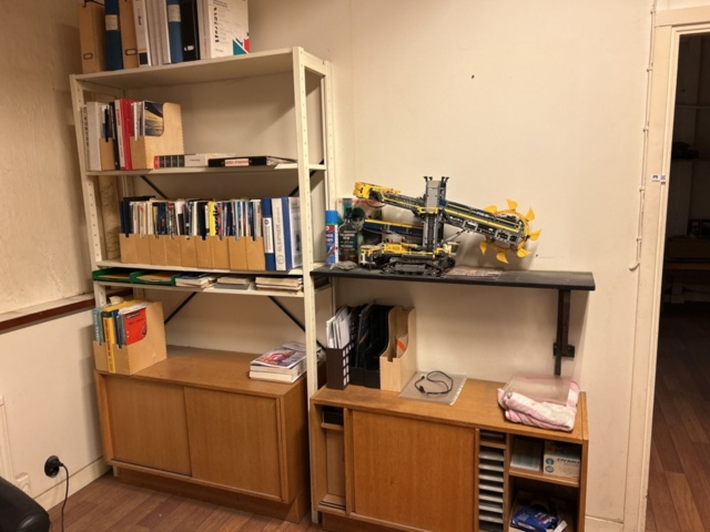 1423661-3 Större samling med diverse kontorsmöbler