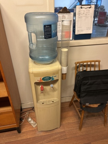 1423661-33 Större samling med diverse kontorsmöbler