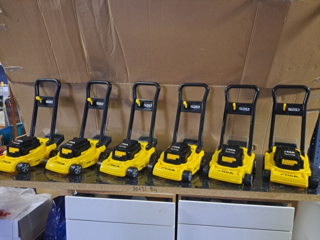 1272088-1 Leksaksgräsklippare Stiga