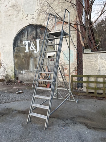 1423667-1 Plattformsstege på hjul