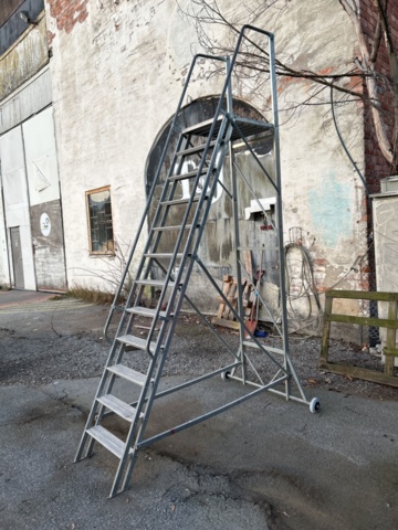 1423667-3 Plattformsstege på hjul