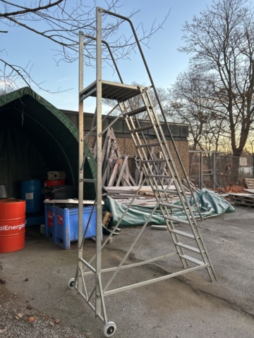 1423667-5 Plattformsstege på hjul