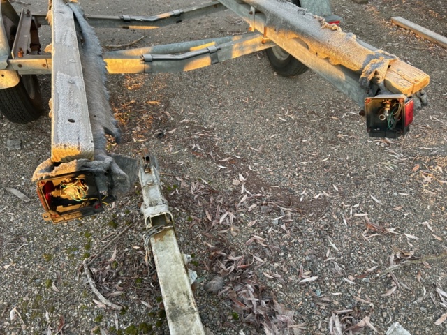 1423672-6 Boat cradle/pickup trailer - Escort Trailer Corporation