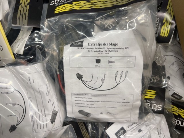 1454231-2 Förlängningskablage och kabelhärvor för extraljus