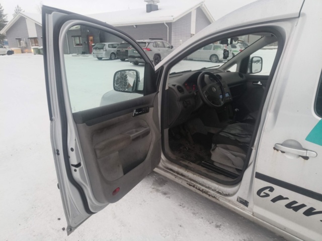 1401045-64 Volkswagen Caddy Maxi Kombi 1.9 TDI -2010