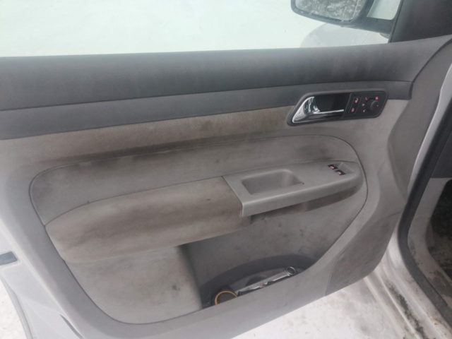 1401045-65 Volkswagen Caddy Maxi Kombi 1.9 TDI -2010