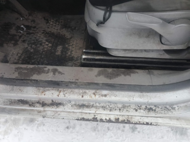 1401045-68 Volkswagen Caddy Maxi Kombi 1.9 TDI -2010