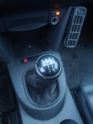 1401045-72 Volkswagen Caddy Maxi Kombi 1.9 TDI -2010