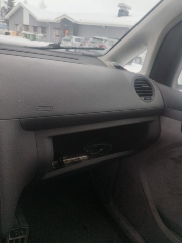 1401045-75 Volkswagen Caddy Maxi Kombi 1.9 TDI -2010