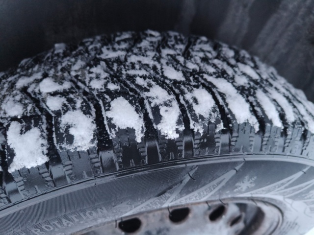 1401046-12 Volkswagen Caddy 1.6 TDI DPF DSG -2011