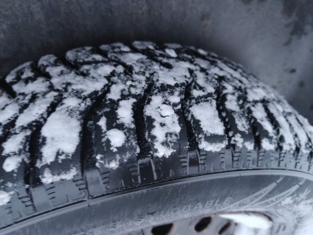 1401046-14 Volkswagen Caddy 1.6 TDI DPF DSG -2011