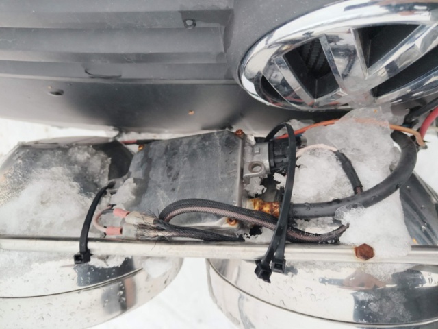 1401046-51 Volkswagen Caddy 1.6 TDI DPF DSG -2011