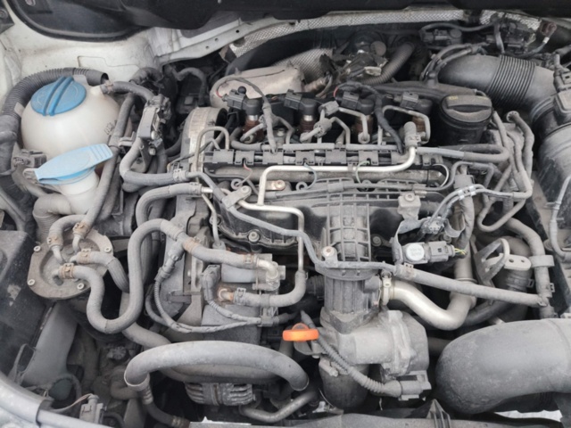 1401046-56 Volkswagen Caddy 1.6 TDI DPF DSG -2011