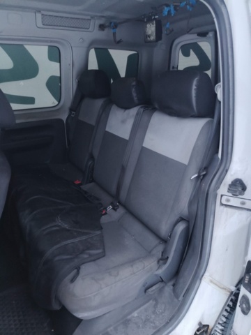 1401046-70 Volkswagen Caddy 1.6 TDI DPF DSG -2011