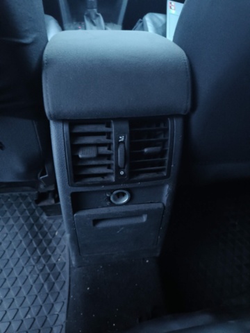 1401046-74 Volkswagen Caddy 1.6 TDI DPF DSG -2011