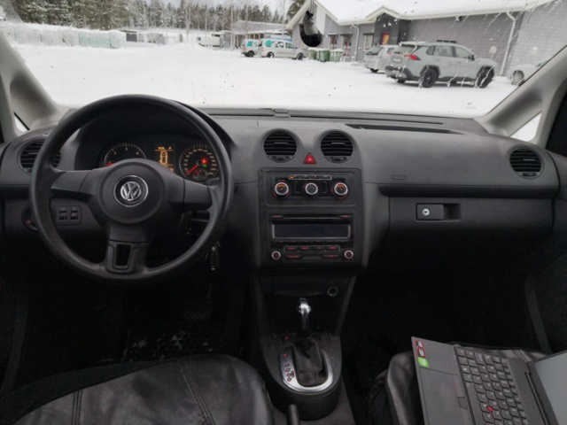 1401046-76 Volkswagen Caddy 1.6 TDI DPF DSG -2011