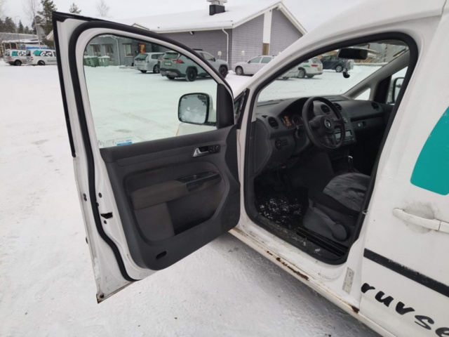 1401046-78 Volkswagen Caddy 1.6 TDI DPF DSG -2011