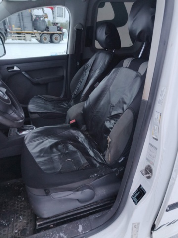 1401046-81 Volkswagen Caddy 1.6 TDI DPF DSG -2011