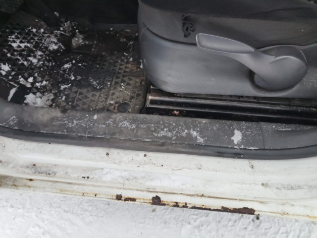 1401046-82 Volkswagen Caddy 1.6 TDI DPF DSG -2011