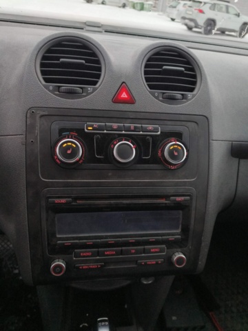 1401046-84 Volkswagen Caddy 1.6 TDI DPF DSG -2011