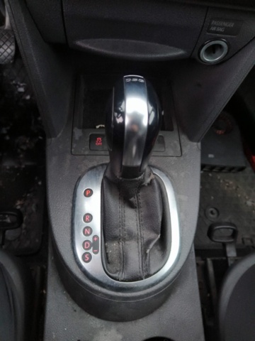 1401046-86 Volkswagen Caddy 1.6 TDI DPF DSG -2011