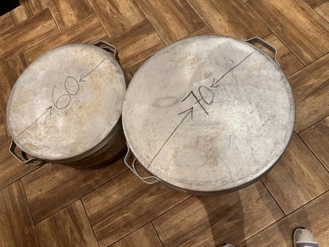 1396262-3 Stora grytor 2 st med lock och silinsatser