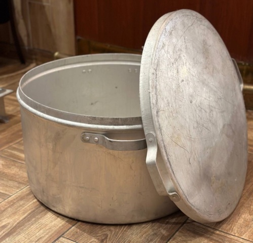 1396262-1 Stora grytor 2 st med lock och silinsatser