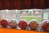 1396266 Dekorationsbelysning med julgranskulor - 4 st glasbollar med LED-lampor