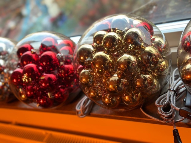 1396266-4 Dekorationsbelysning med julgranskulor - 4 st glasbollar med LED-lampor