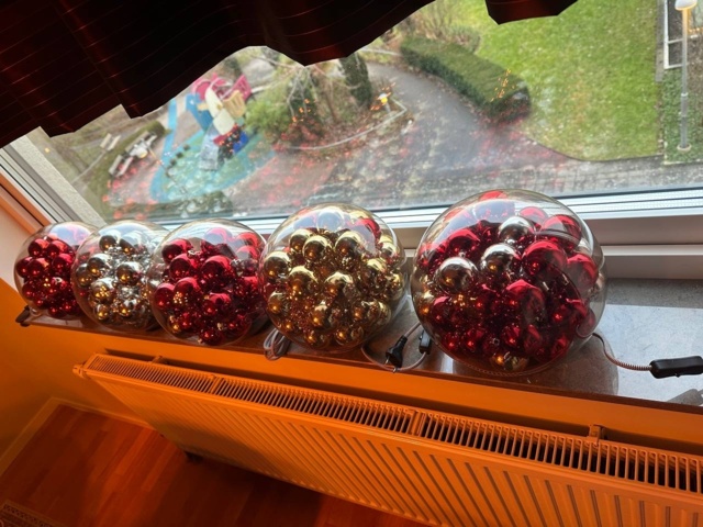 1396266-5 Dekorationsbelysning med julgranskulor - 4 st glasbollar med LED-lampor