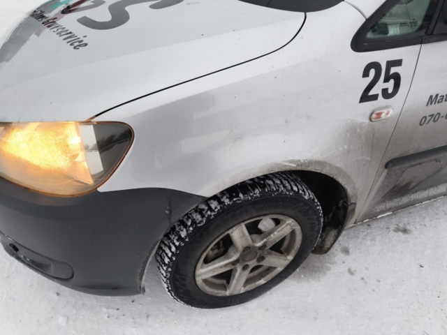 1401047-24 Volkswagen Caddy 1.6 TDI -2011