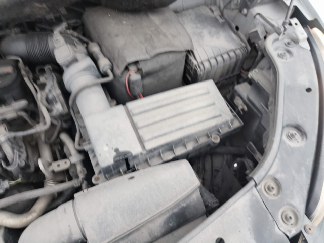 1401047-46 Volkswagen Caddy 1.6 TDI -2011