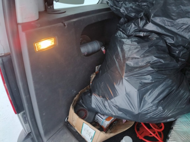 1401047-52 Volkswagen Caddy 1.6 TDI -2011