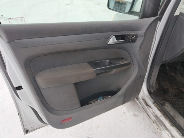 1401047-61 Volkswagen Caddy 1.6 TDI -2011