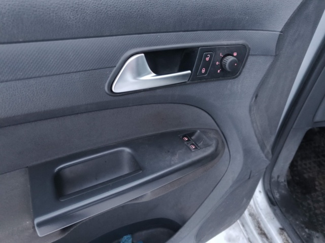 1401047-62 Volkswagen Caddy 1.6 TDI -2011