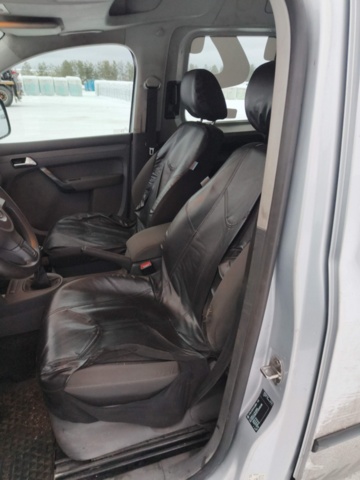 1401047-64 Volkswagen Caddy 1.6 TDI -2011