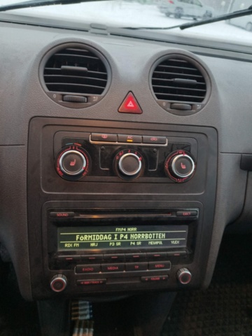 1401047-67 Volkswagen Caddy 1.6 TDI -2011