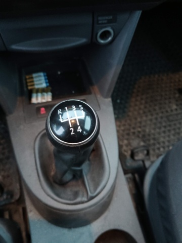 1401047-68 Volkswagen Caddy 1.6 TDI -2011