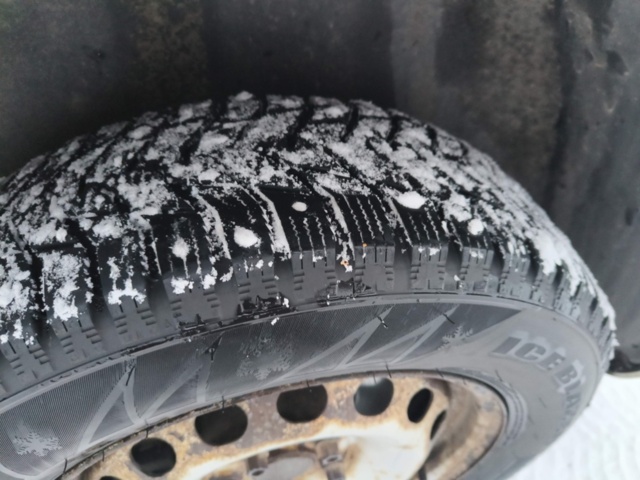 1401048-12 Volkswagen Caddy 1.6 TDI -2011