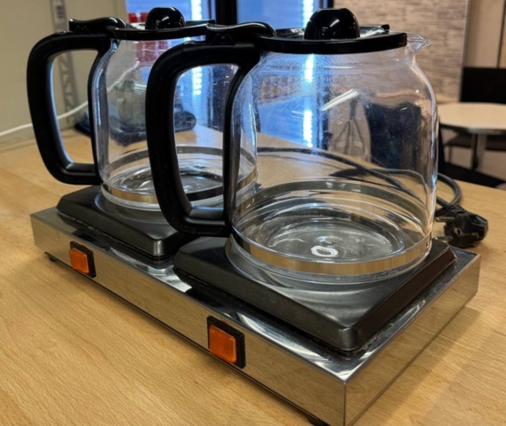 1396285-1 Kaffevärmare med 2 st kannor