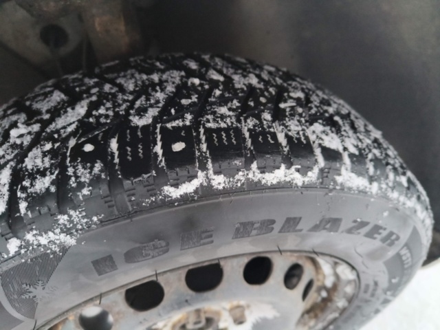 1401048-16 Volkswagen Caddy 1.6 TDI -2011