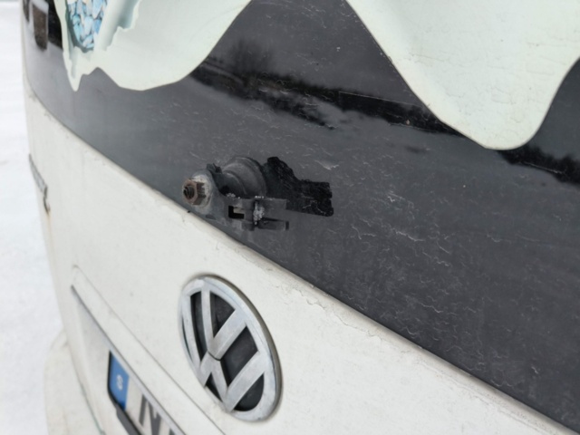 1401048-47 Volkswagen Caddy 1.6 TDI -2011