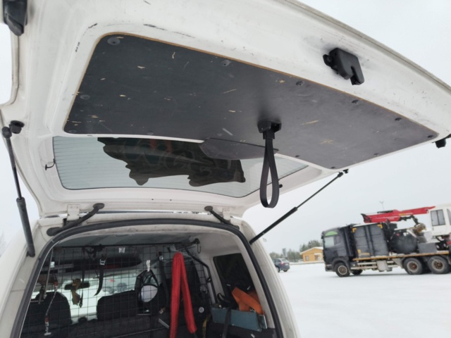 1401048-64 Volkswagen Caddy 1.6 TDI -2011